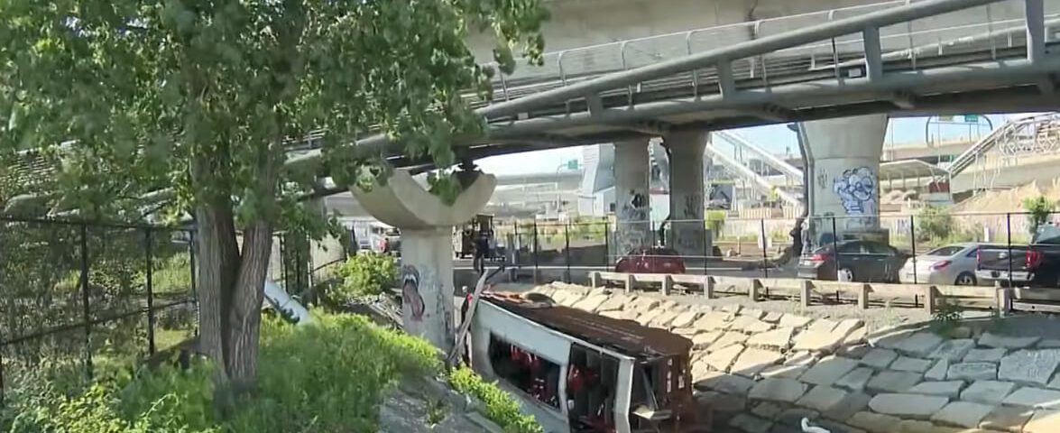 duck-boat-overturns-charles-river