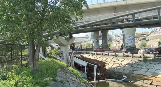 duck-boat-overturns-charles-river