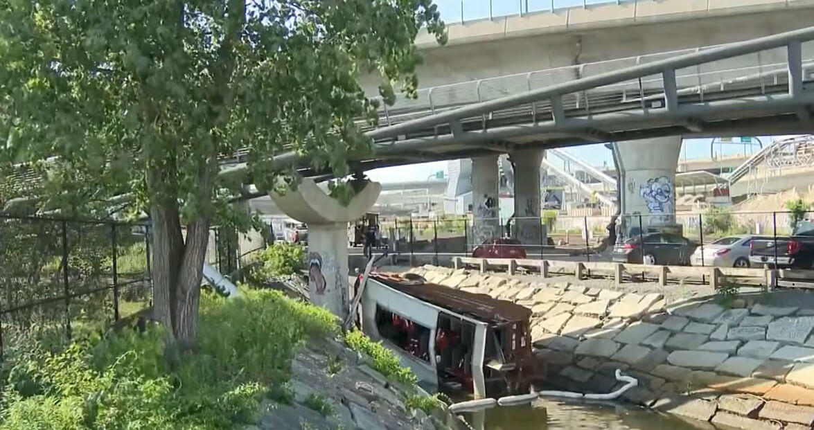 duck-boat-overturns-charles-river